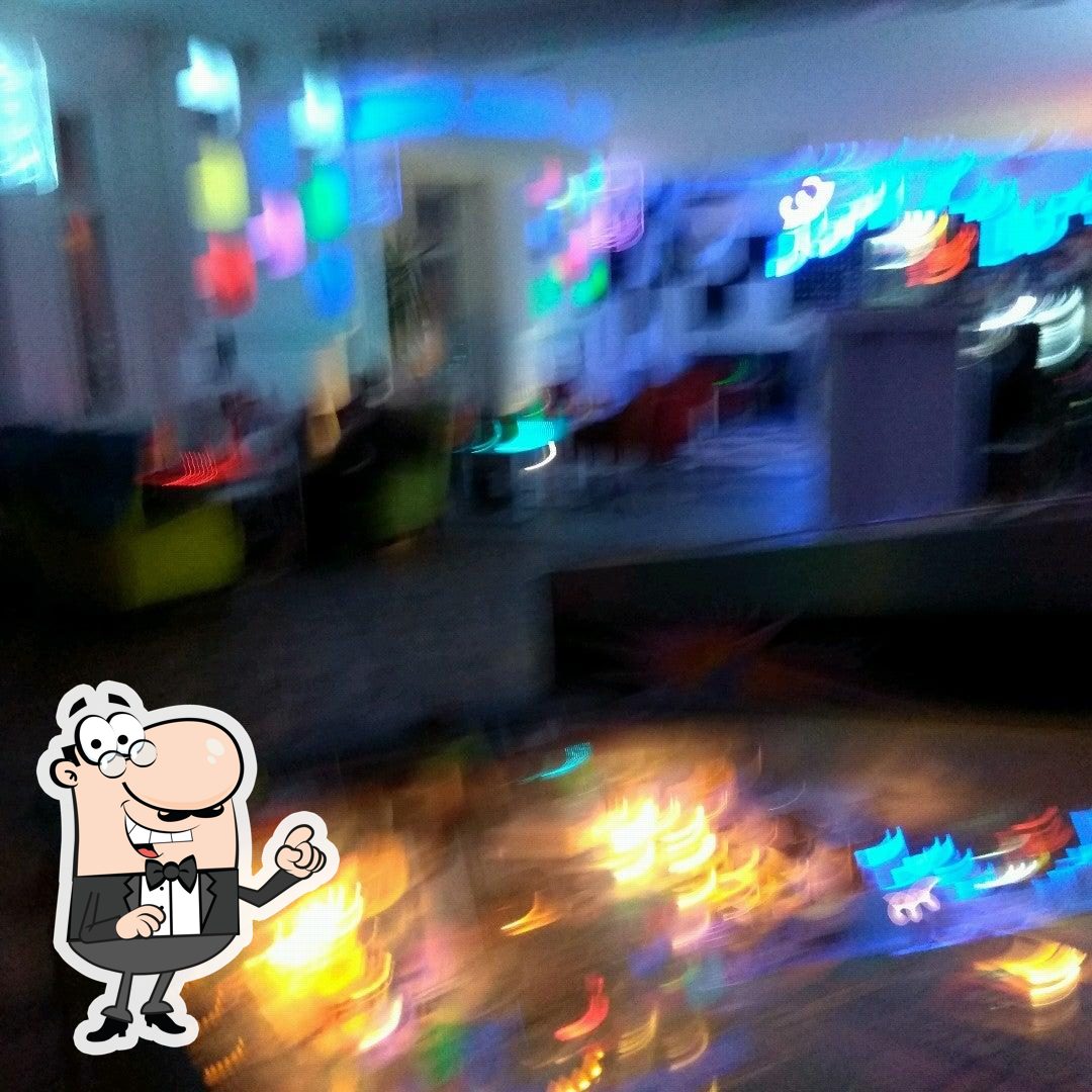Забронируйте столик в "Diskette Lounge".
