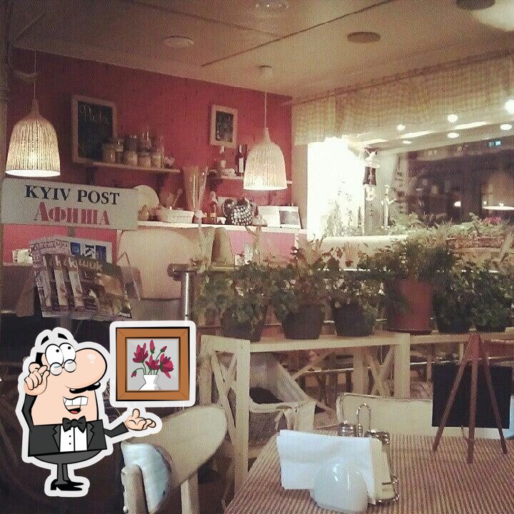 Посмотрите на внутренний интерьер "VERY TASTY CAFE".