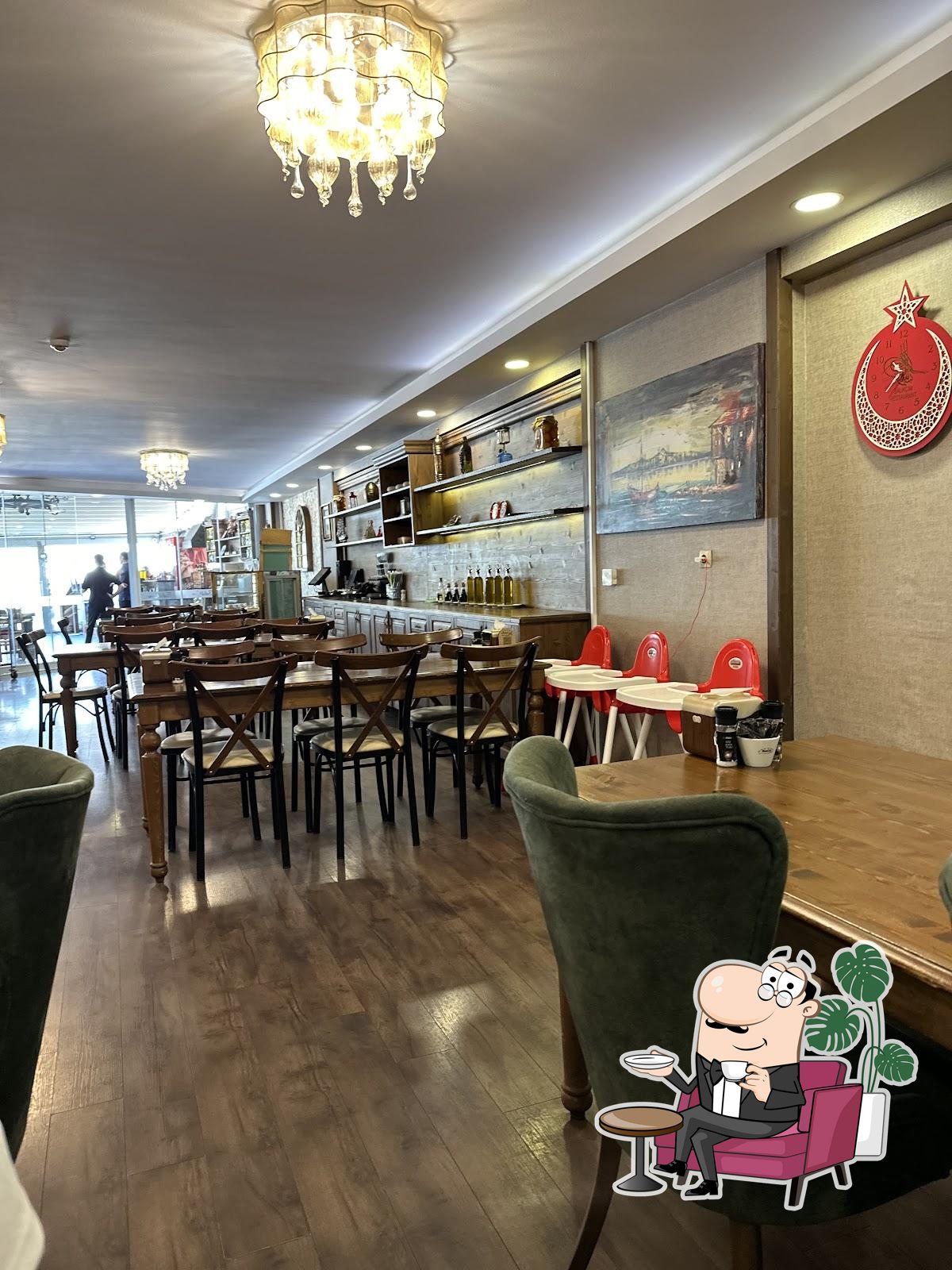 Посмотрите на внутренний интерьер "Balıkçım Restaurant".