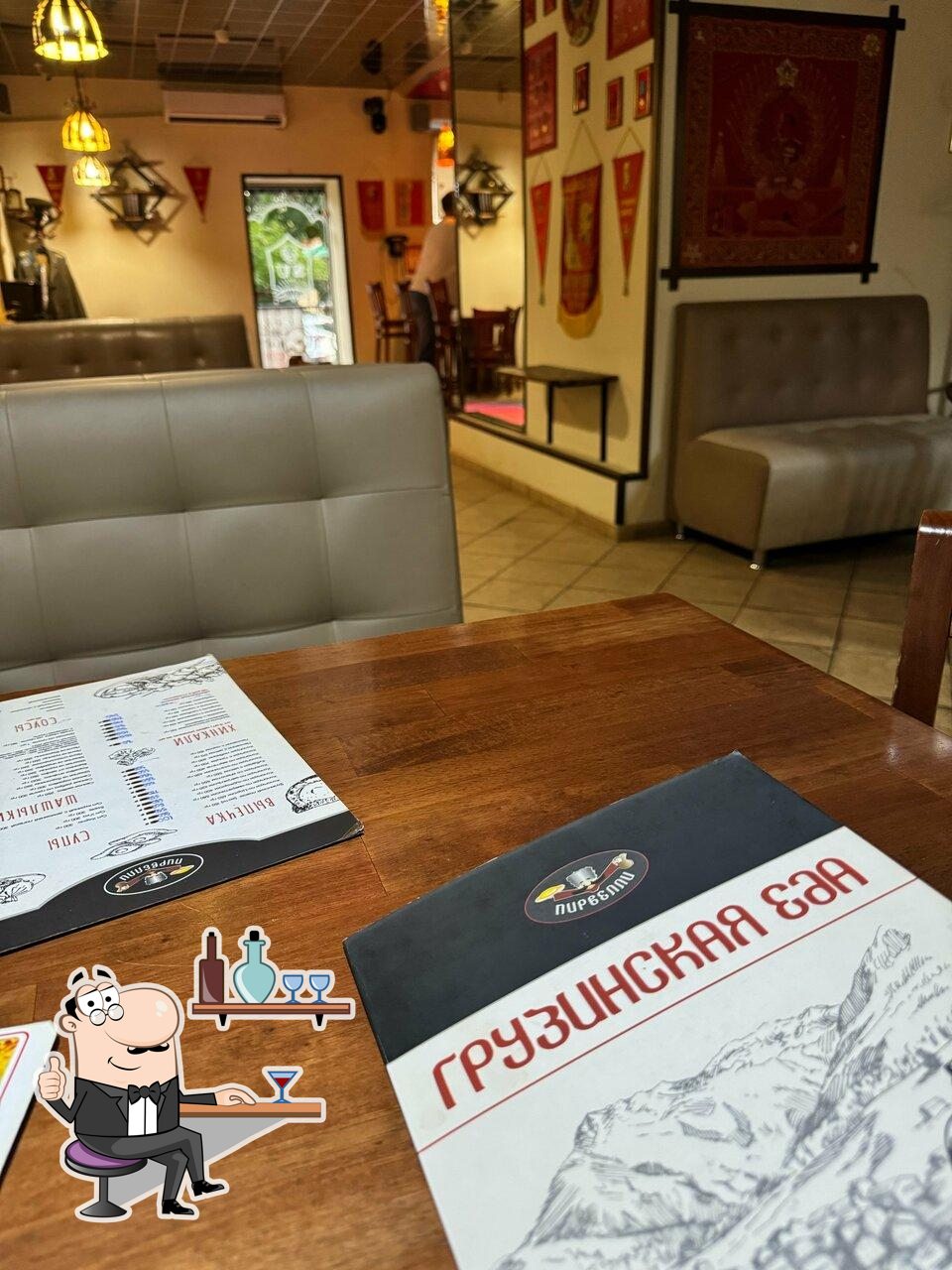 Забронируйте столик в "СССР".