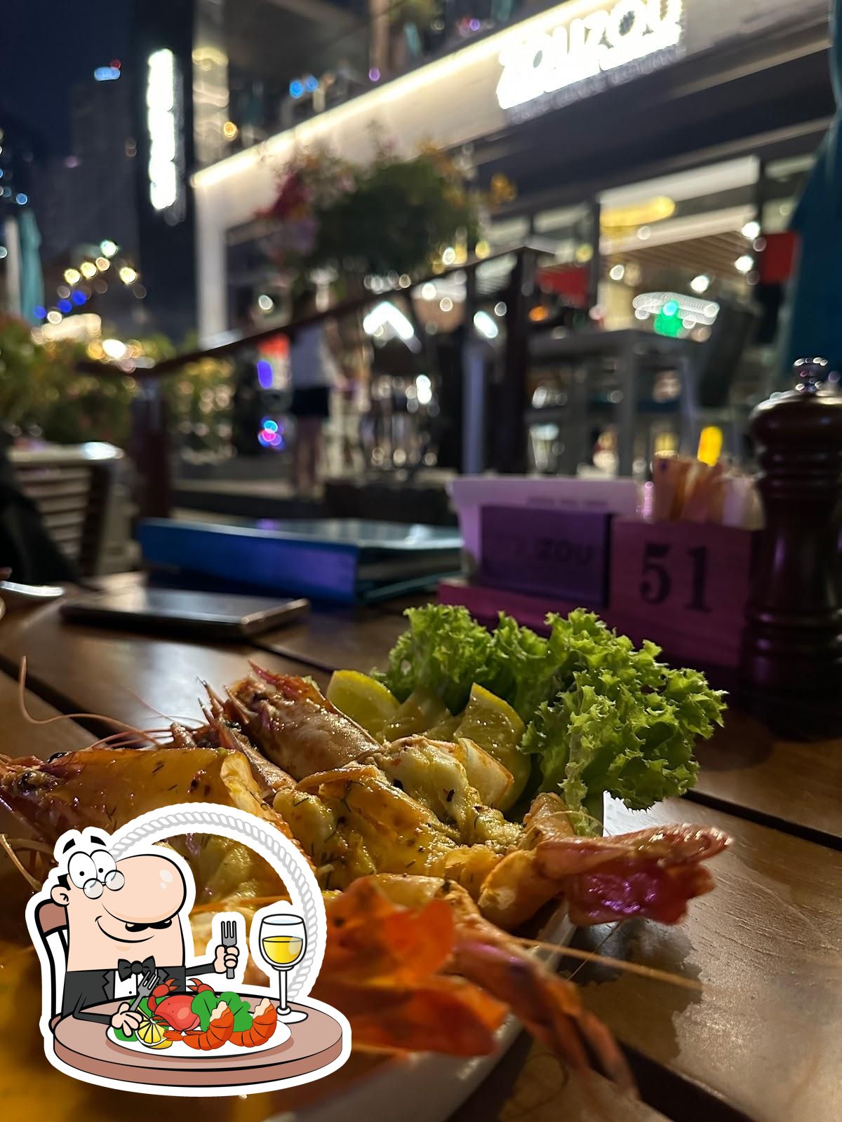 "ZouZou Turkish & Lebanese Restaurant JBR DUBAI" предлагает   широкий ассортимент блюд из морепродуктов.