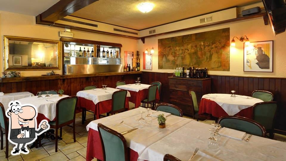 Посмотрите на внутренний интерьер "Ristorante Re Enzo".