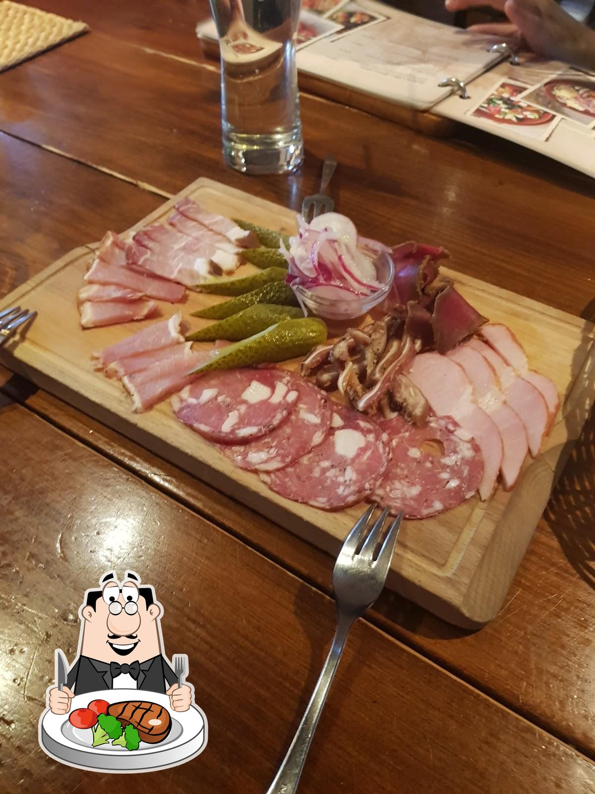 "Agotos gryčia" предлагает мясные блюда.