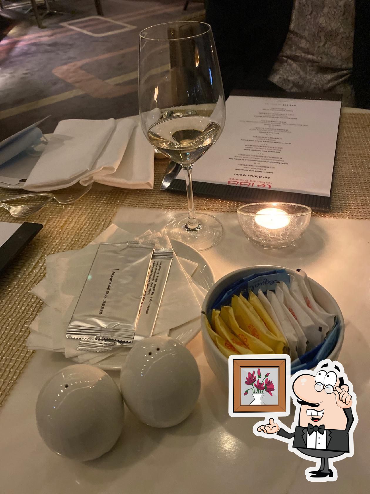 Интерьер "Le 188° Restaurant & Lounge".