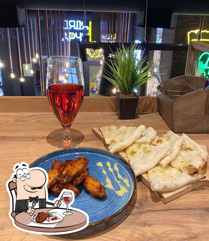 Мясные блюда подают в "Дядя Арчи".