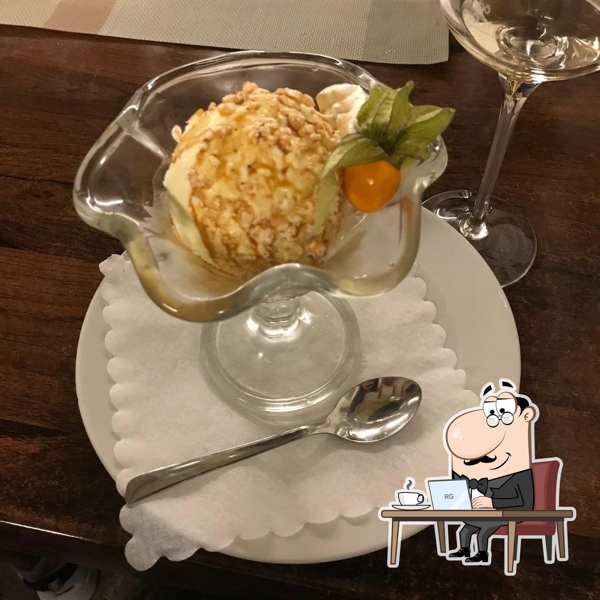 Посмотрите на внутренний интерьер "Ristorante Carpaccio".