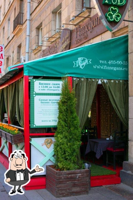Посмотрите на внутренний интерьер "Finnegan's".
