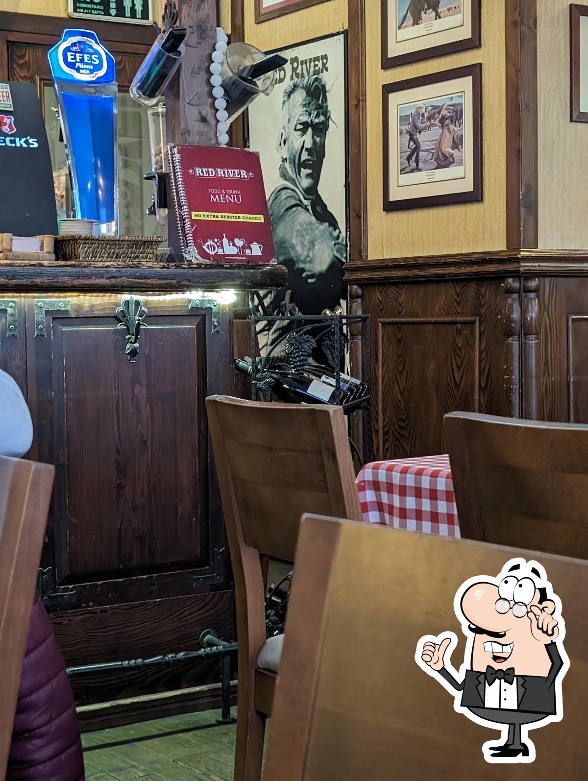 Интерьер "Red River Pub".