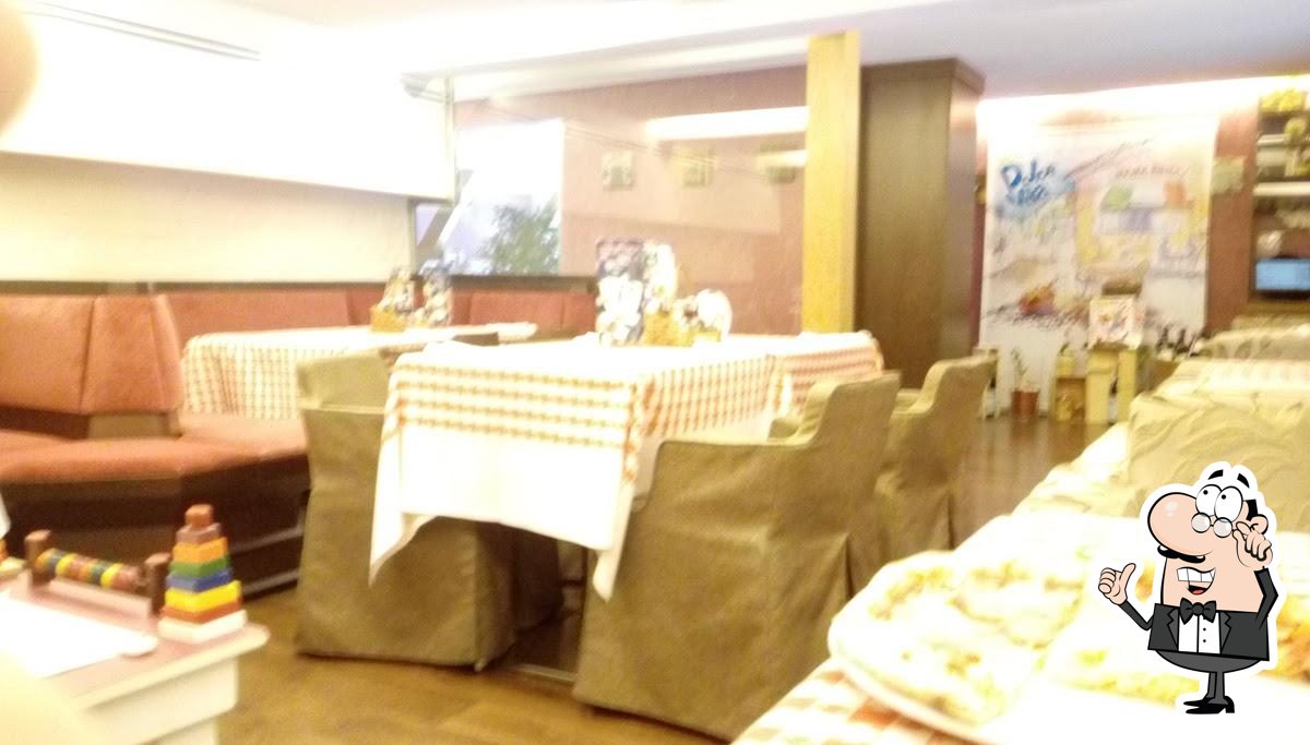 Посмотрите на внутренний интерьер "Мама Рома".