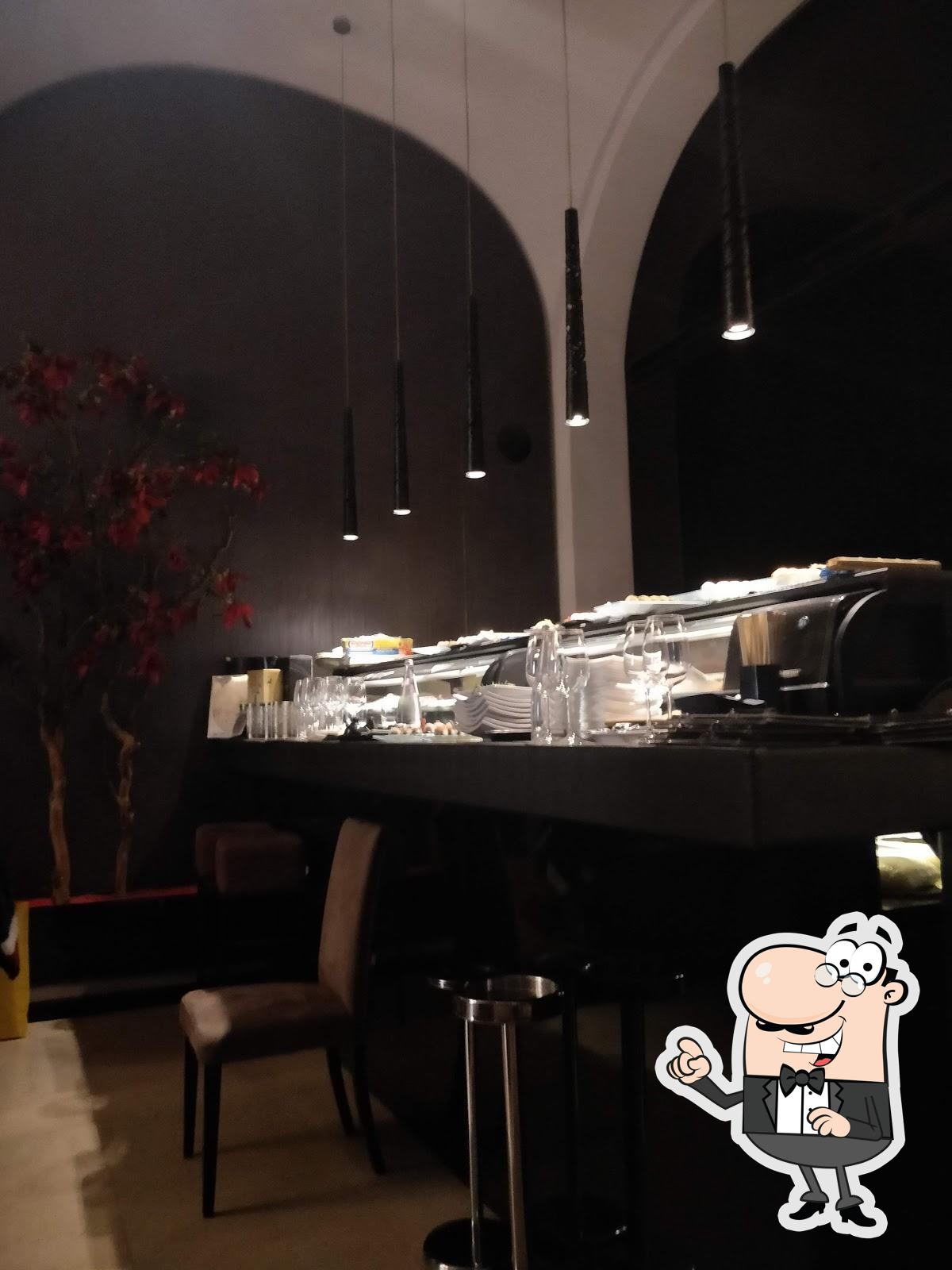 Посмотрите на внутренний интерьер "Taku Ristorante Giapponese".