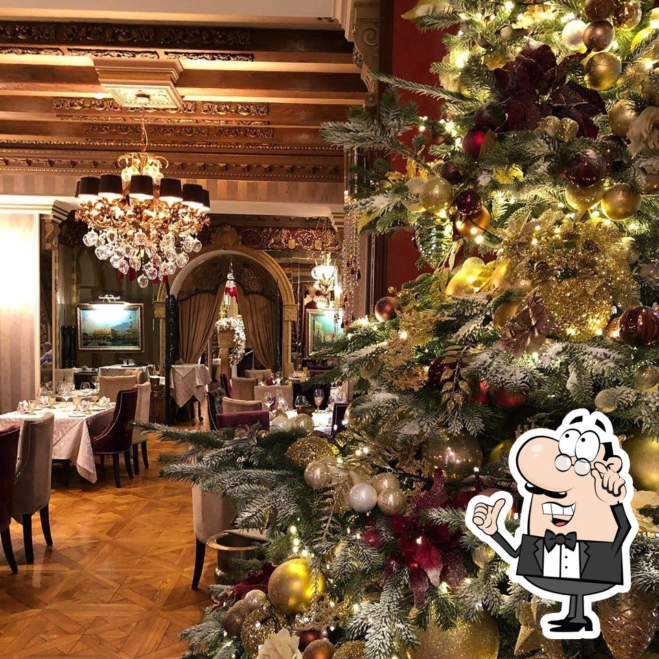 Посмотрите на внутренний интерьер "Палаццо Дукале".