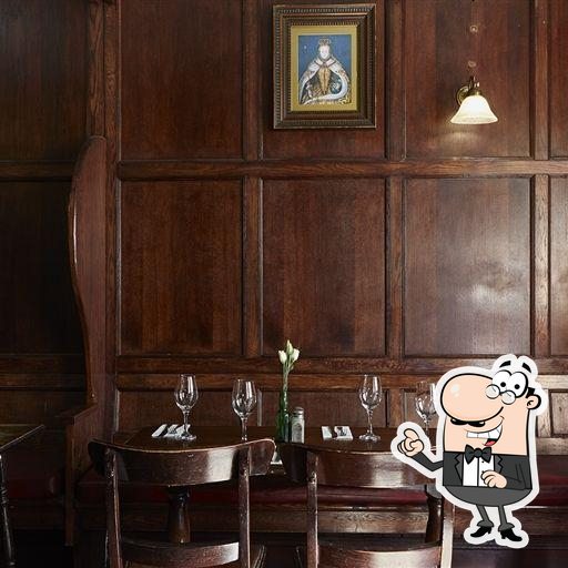 Интерьер "The Queens Head".