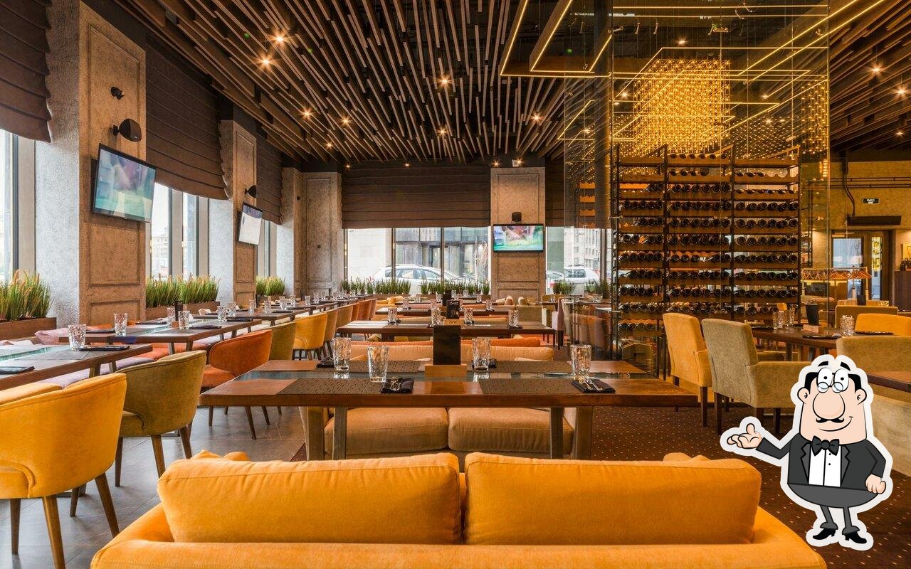 Забронируйте столик в "Larionov".