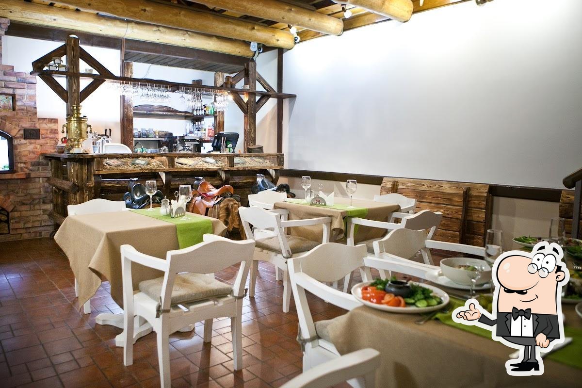 Посмотрите на внутренний интерьер "Русское подворье".