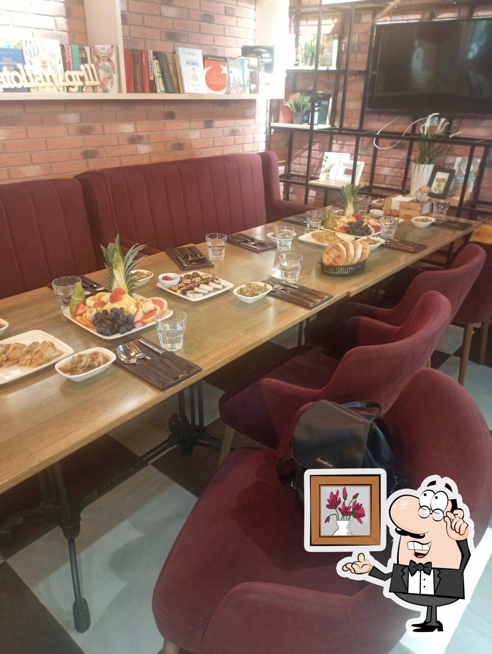 Забронируйте столик в "Anatolian Grill".