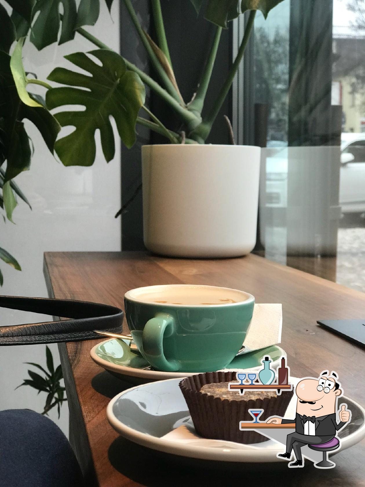 Забронируйте столик в "WHITE Coffeebar".