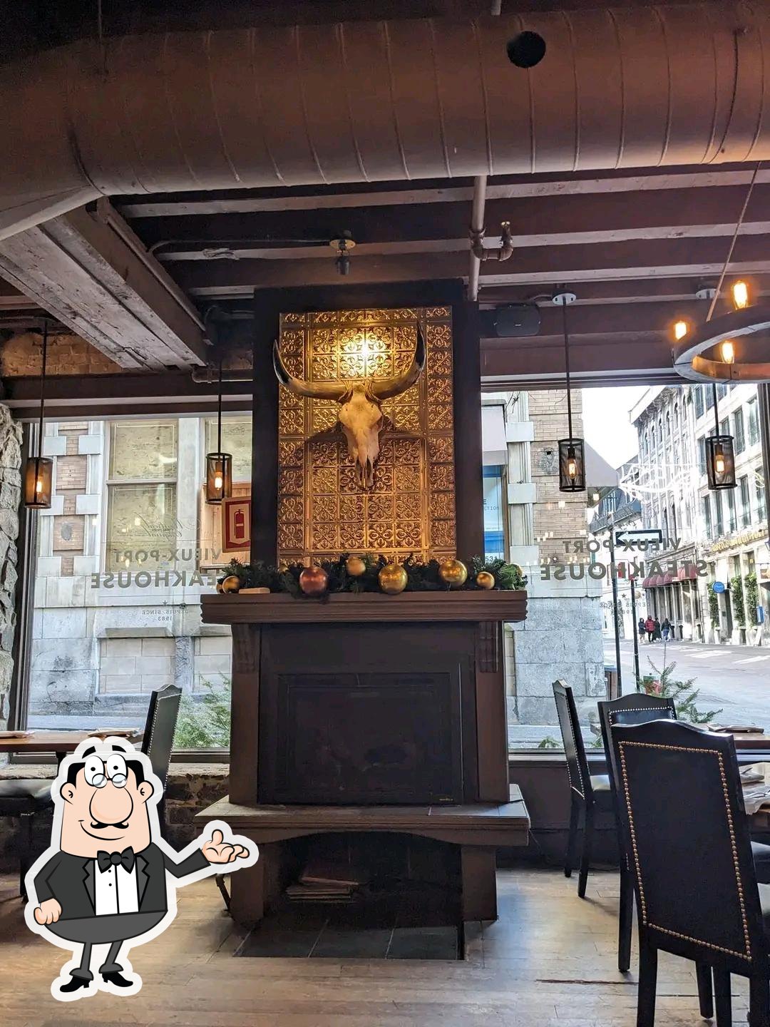 Посмотрите на внутренний интерьер "Vieux-Port Steakhouse".