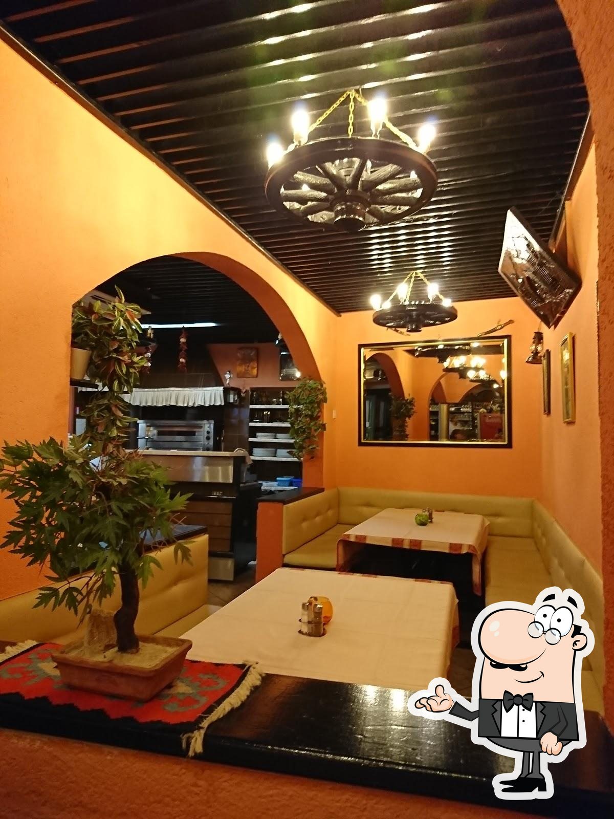 Посмотрите на внутренний интерьер "Bistro Sarajevo".