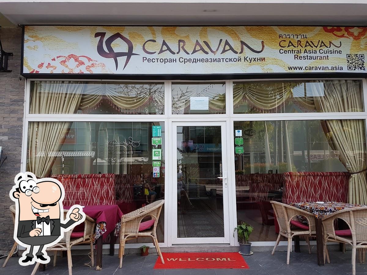 Посмотрите на внутренний интерьер "Caravan".
