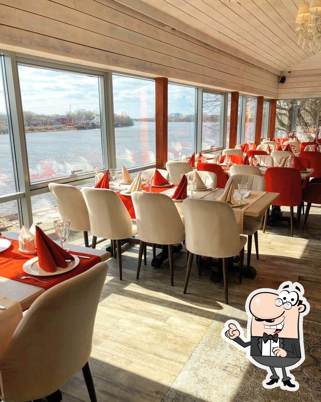 Посмотрите на внутренний интерьер "Ривьера".