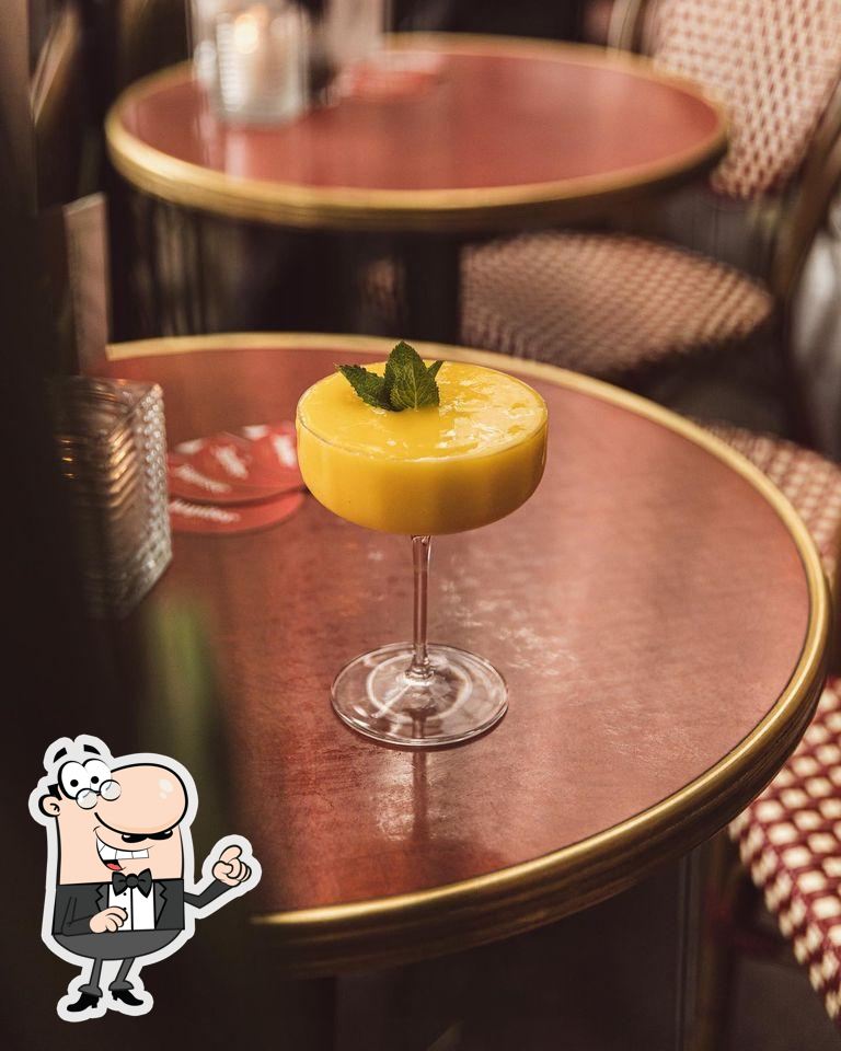 Посмотрите на внутренний интерьер "Café Luxembourg".