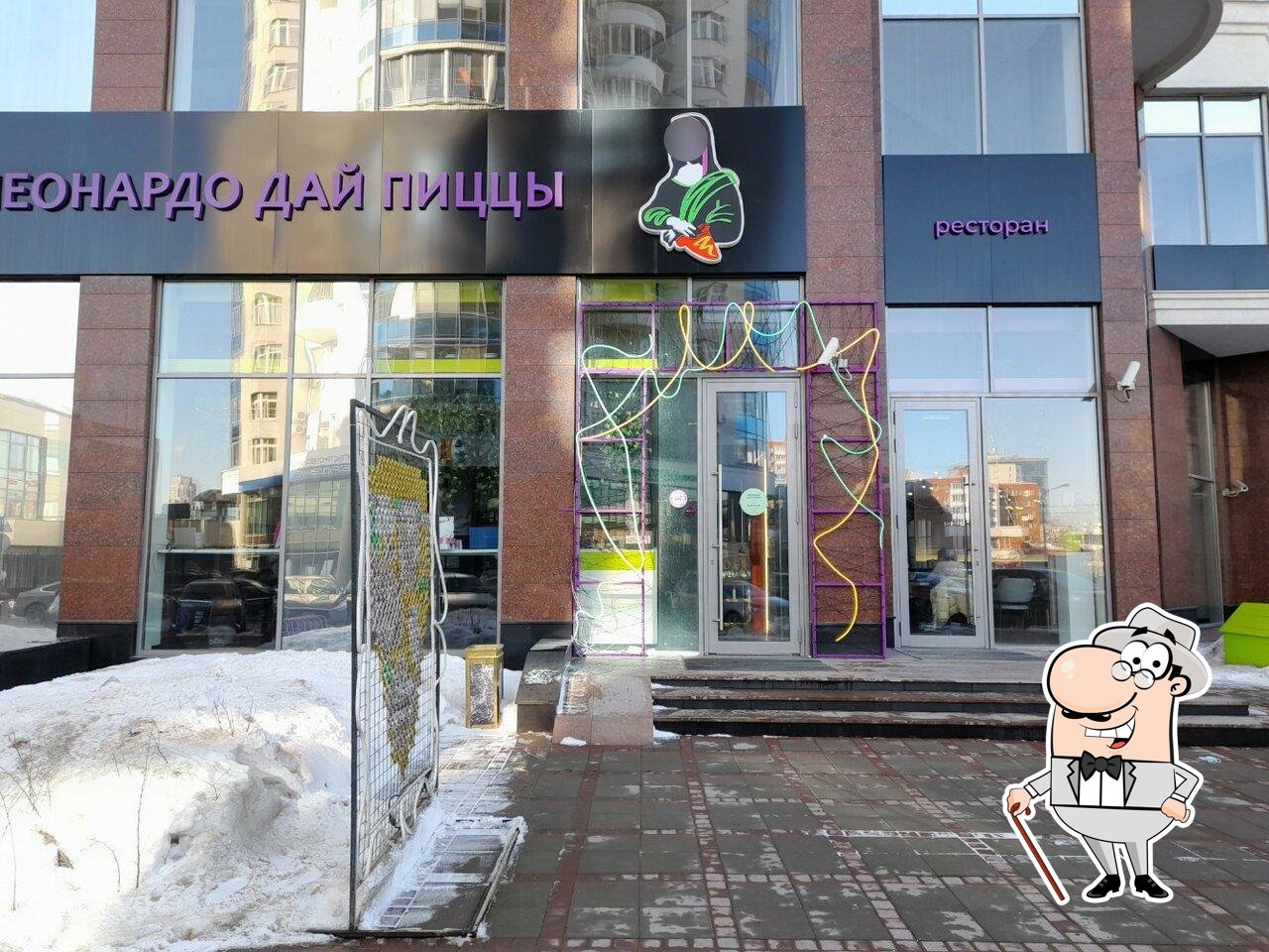 Посмотрите, как "Лео" выглядит снаружи.