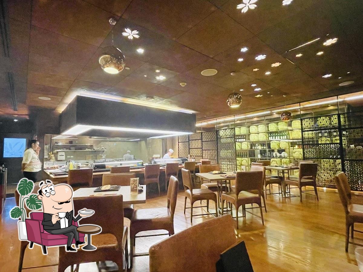 Посмотрите на внутренний интерьер "Kisso Japanese Restaurant".
