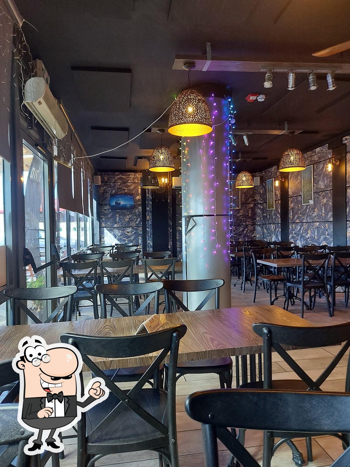 Интерьер "Seafront Restaurant".