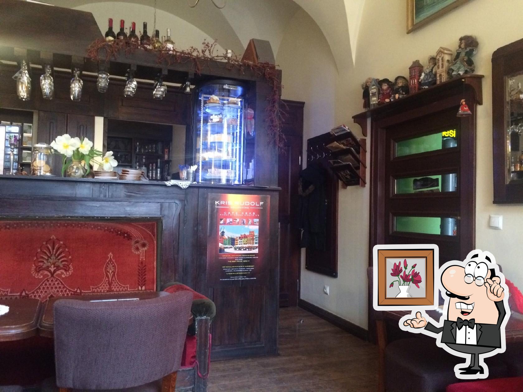 Посмотрите на внутренний интерьер "Keks Coffee & Bar".