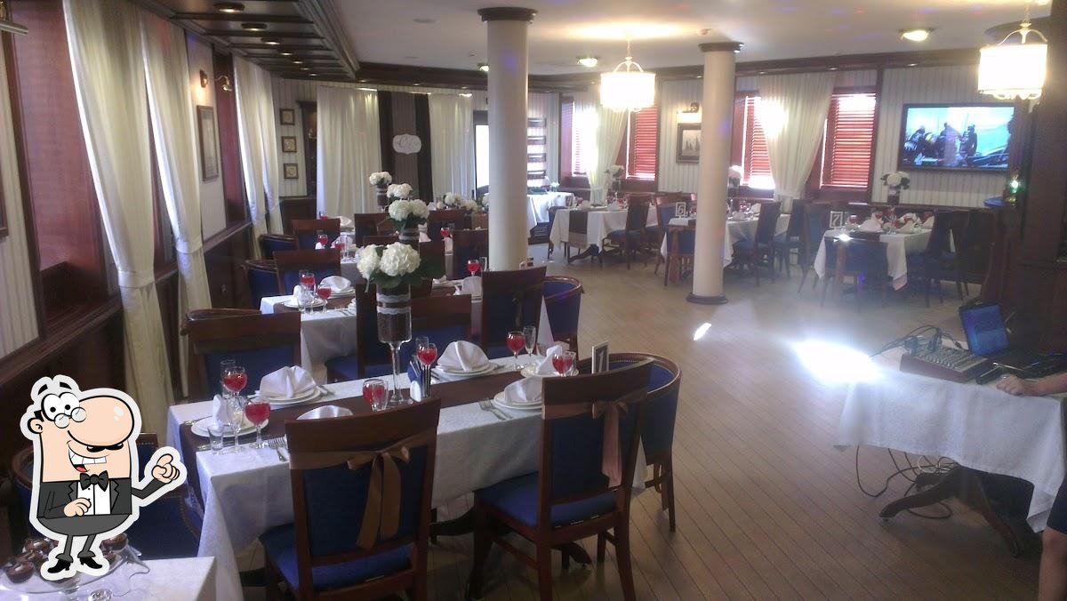 Посмотрите на внутренний интерьер "Семь футов".