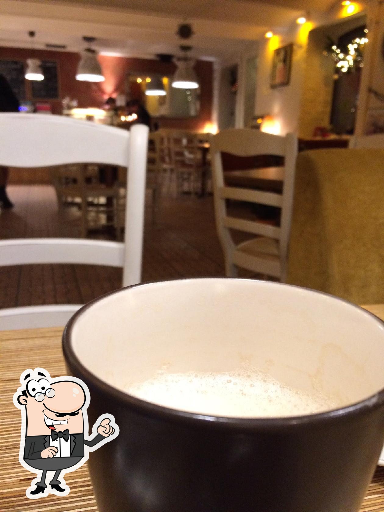 Посмотрите на внутренний интерьер "Bhajan Cafe Riga".