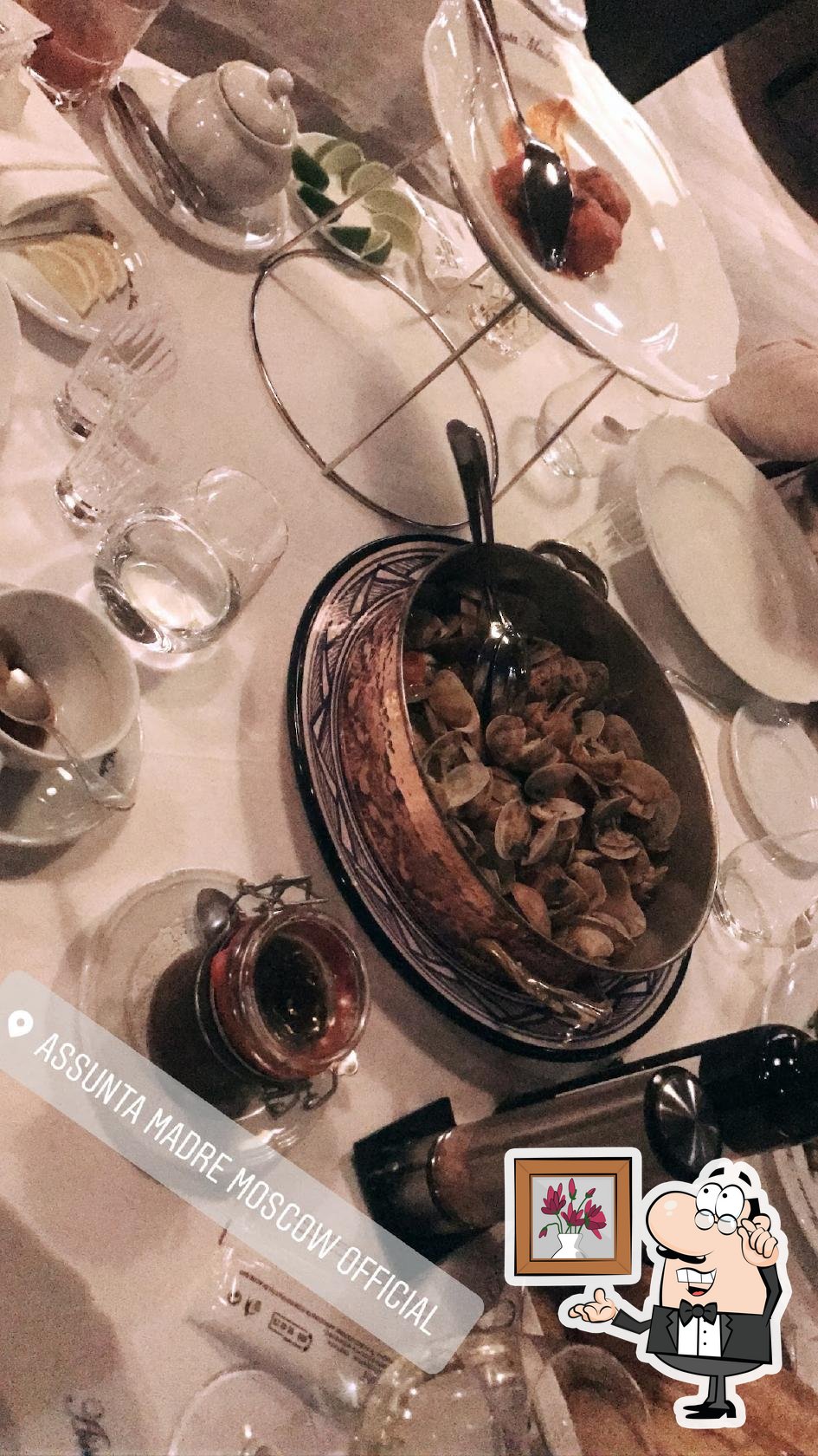 Посмотрите на внутренний интерьер "Assunta Madre".