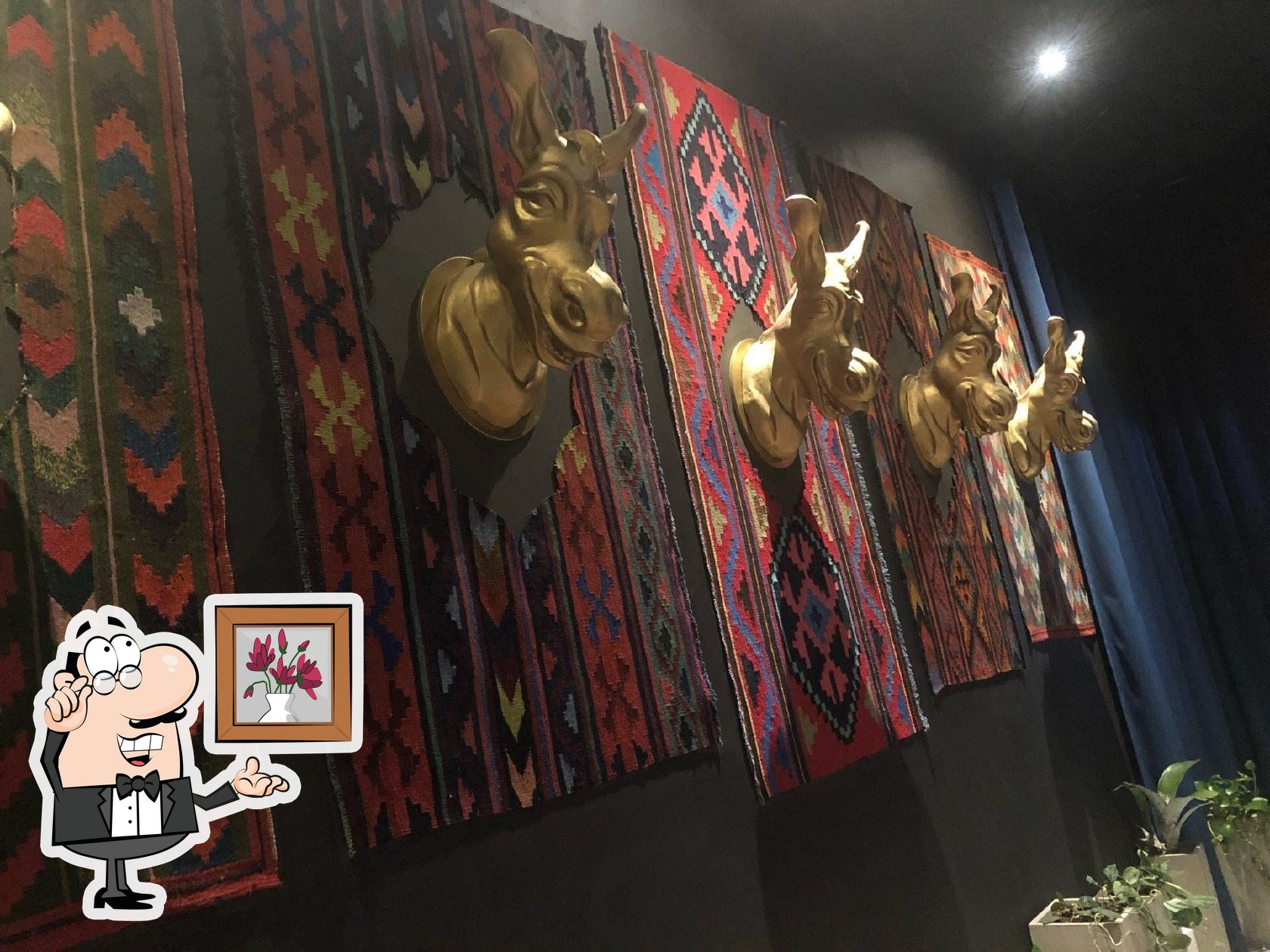 Забронируйте столик в "Eshak".
