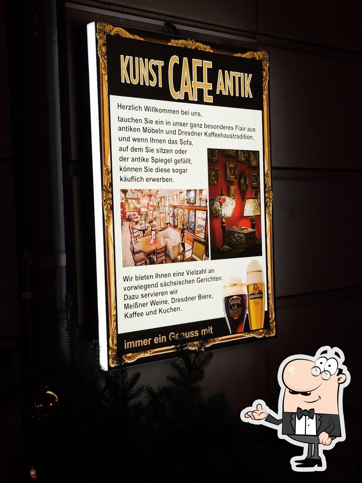 Посмотрите на внутренний интерьер "Kunst Café Antik".