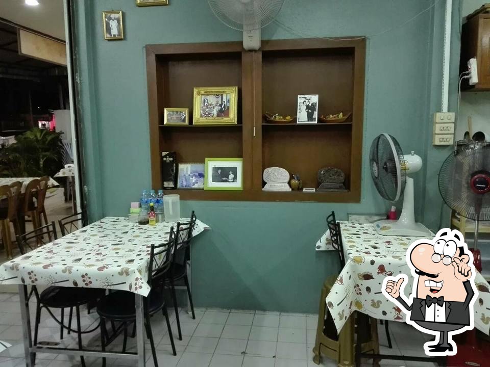 Посмотрите на внутренний интерьер "Sweet Home Samklong ร้านสวีทโฮม".