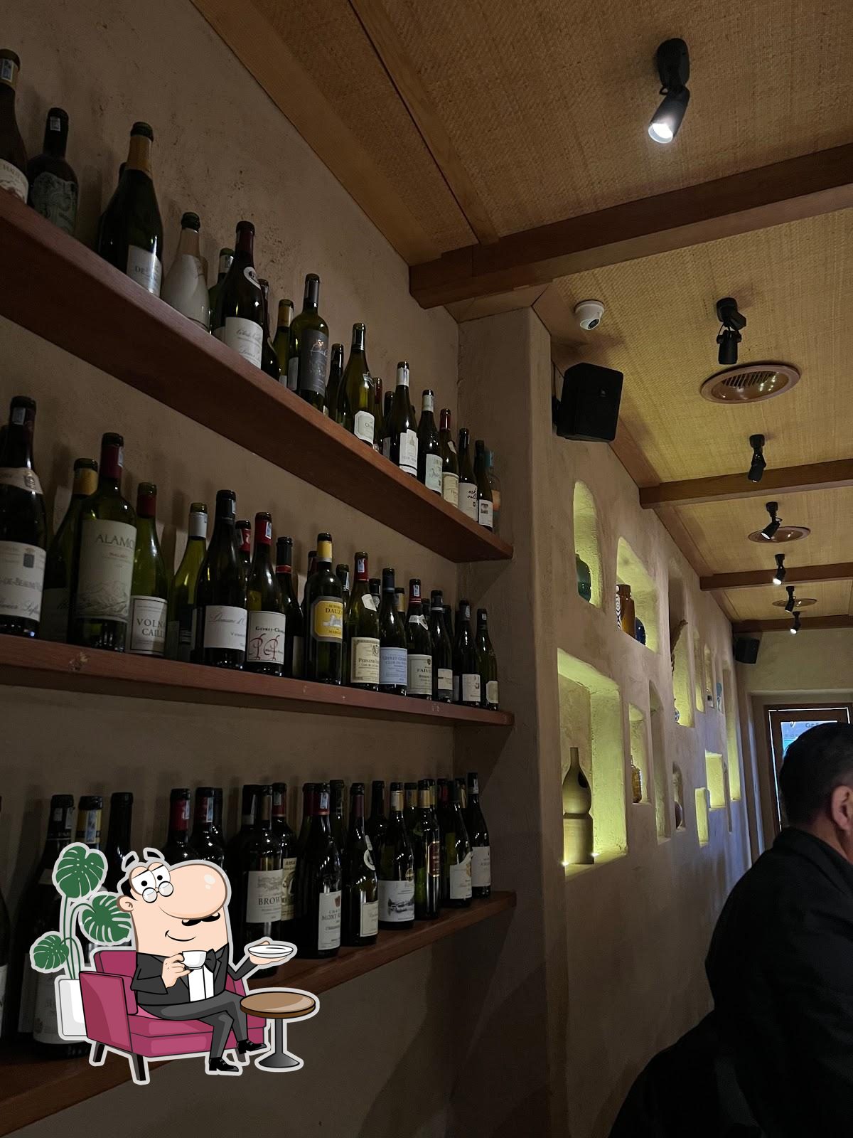 Интерьер "Etēsia • kitchen counter + wines".