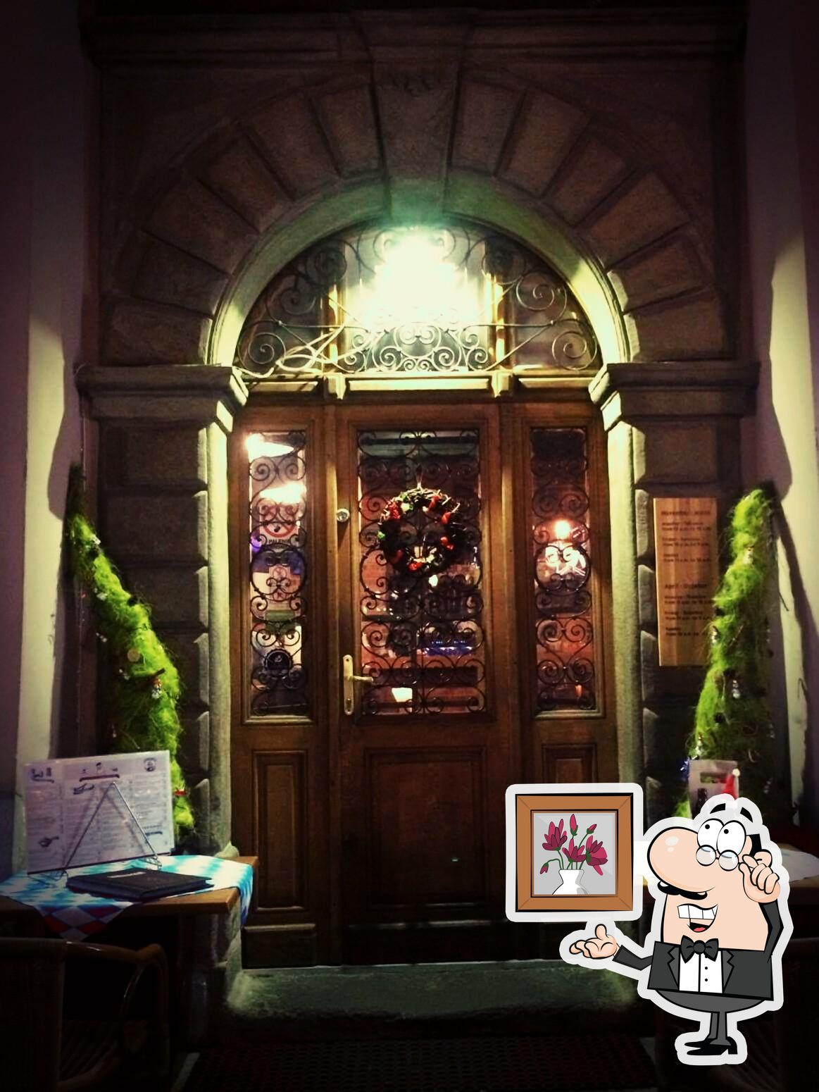 Посмотрите на внутренний интерьер "Bierhalle KRAKÓW".