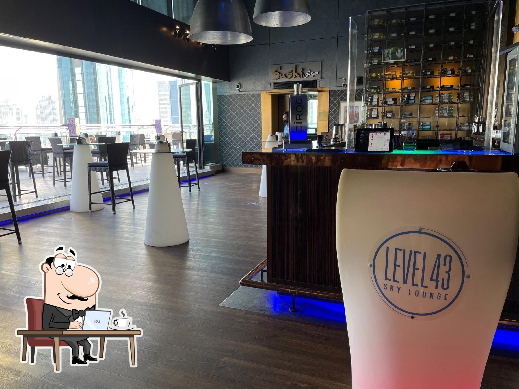 Забронируйте столик в "Level 43 Sky Lounge".