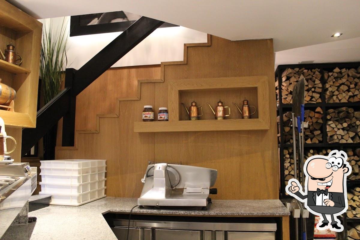 Интерьер "Gusto Restaurant".