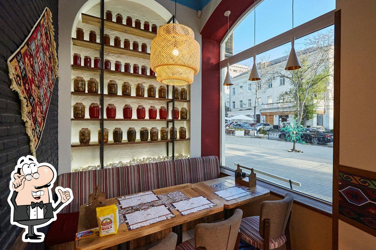 Забронируйте столик в "Старик Хинкалыч".