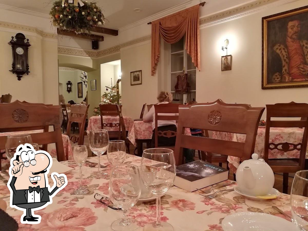 Забронируйте столик в "Jarema Restaurant".