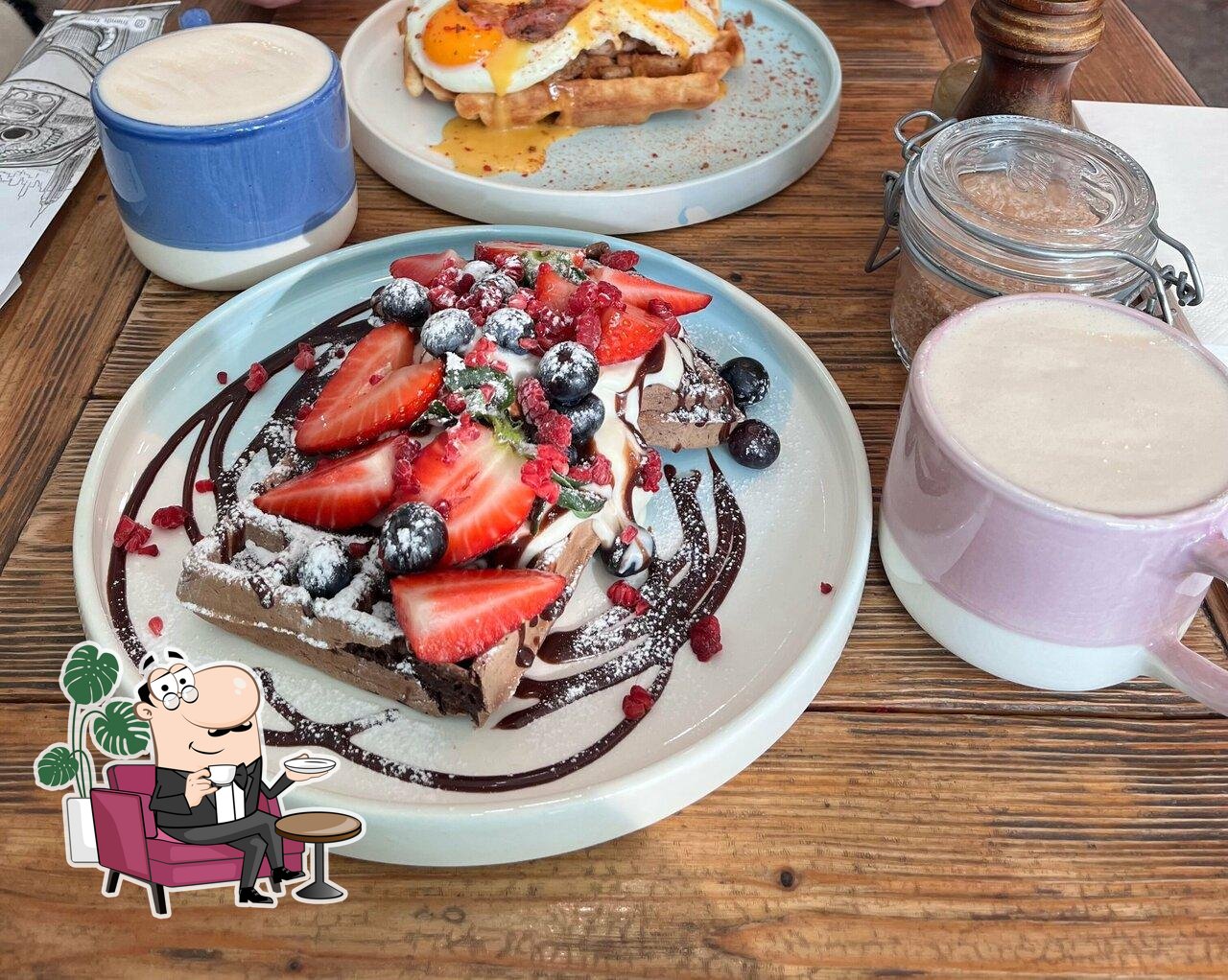 Забронируйте столик в "Breakfast Cafe".