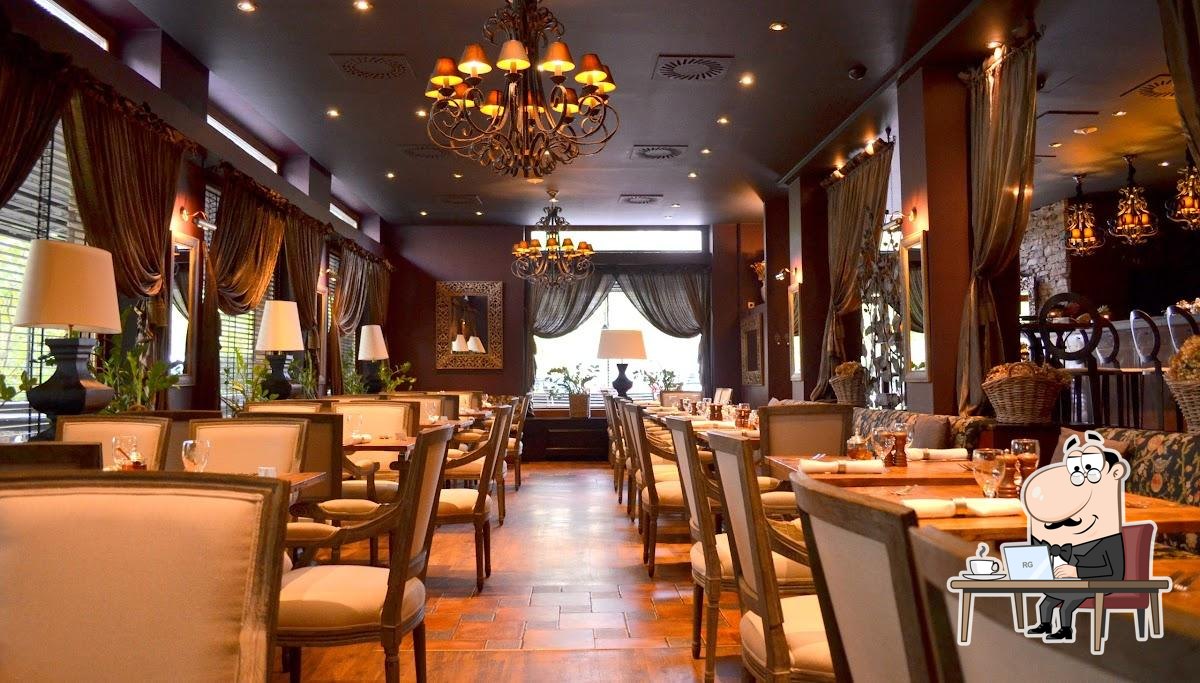 Посмотрите на внутренний интерьер "Botanic restaurant cafe s.r.o.".