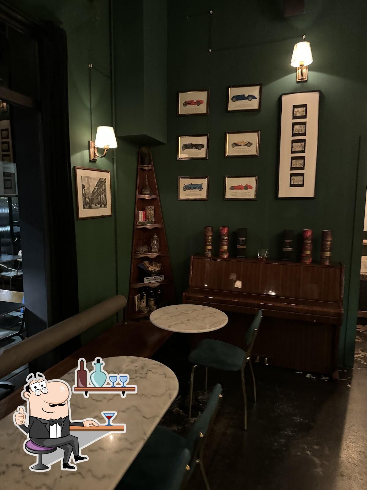 Забронируйте столик в "Nik's & Co.".