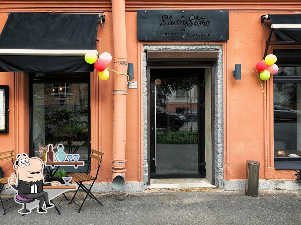 Забронируйте столик в "Slasty Store".