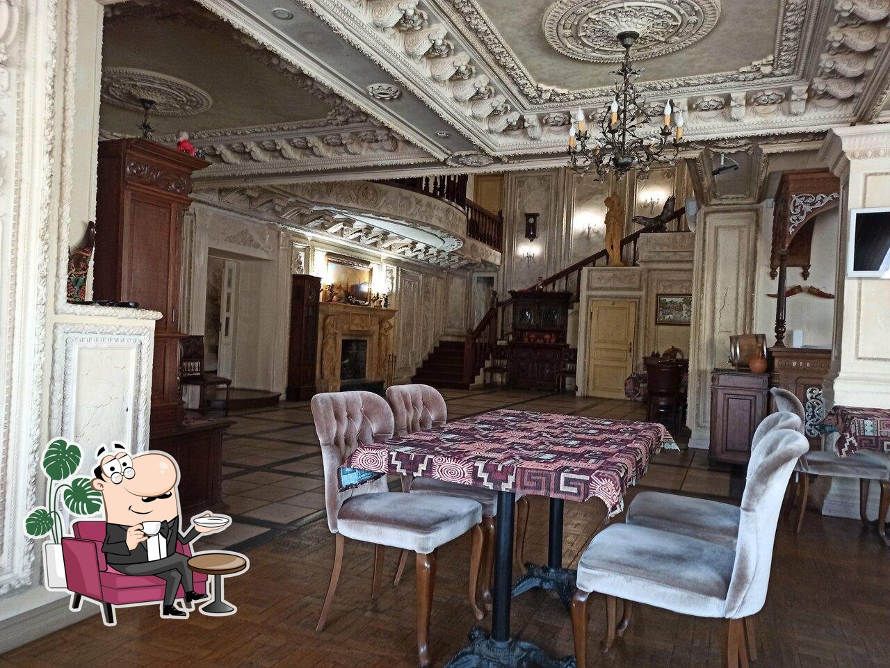 Посмотрите на внутренний интерьер "Старый Тбилиси".