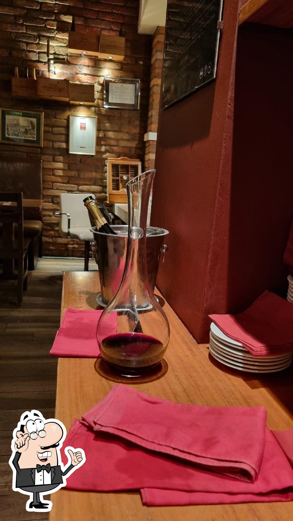 Интерьер "Wine Art Bar".