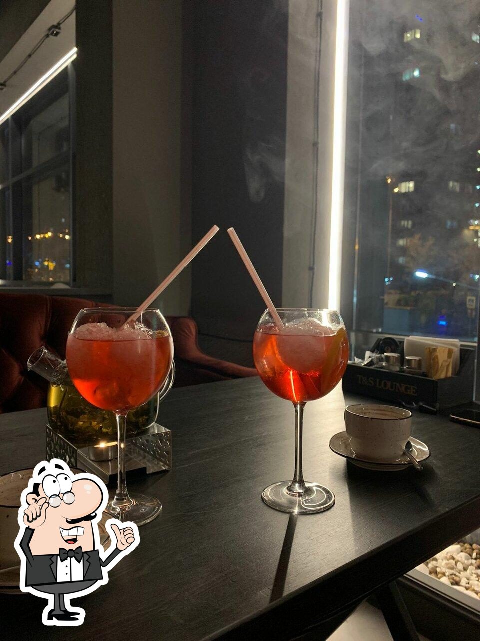 Интерьер "T&S Lounge".