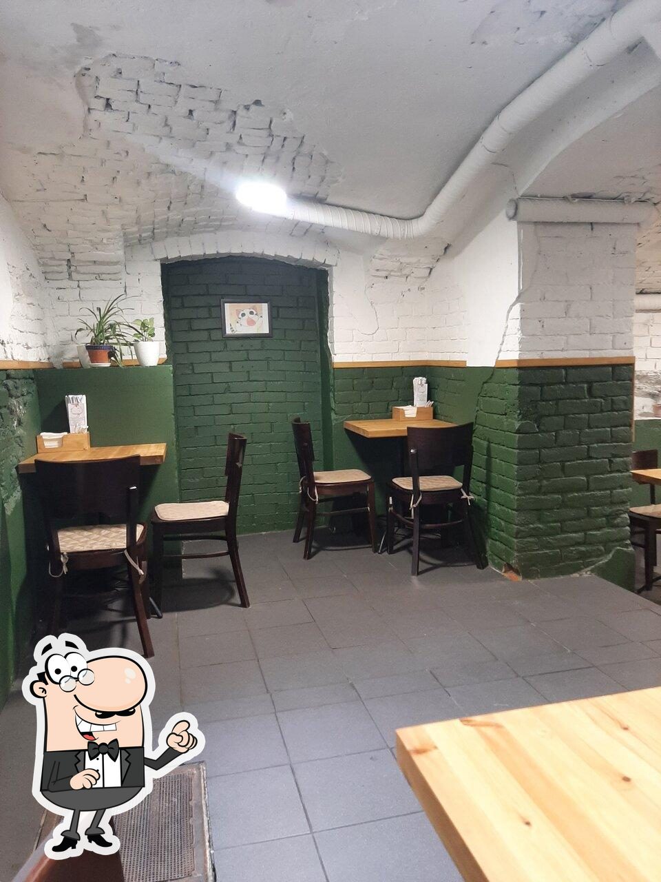 Посмотрите на внутренний интерьер "Akiba Izakaya".