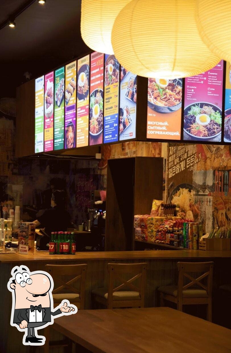 Посмотрите на внутренний интерьер "Kimchi To Go".